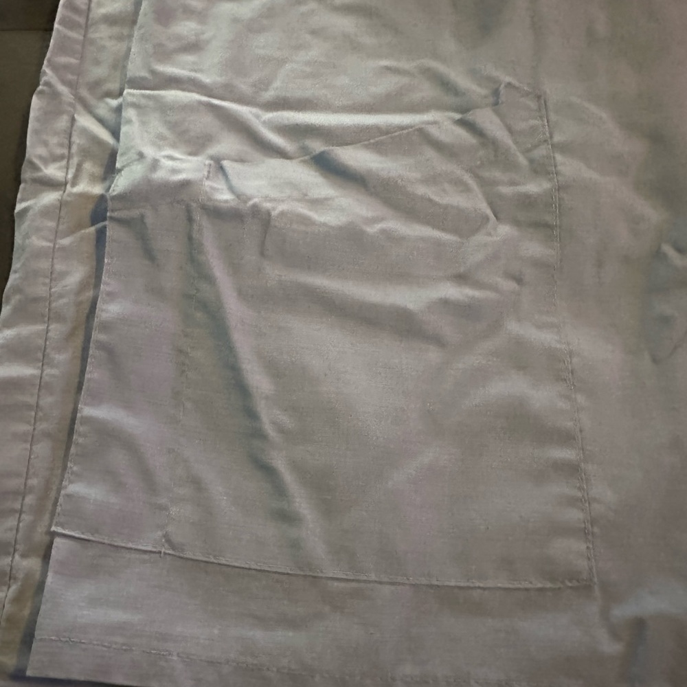 4 piece scrub set EUC 3 bottoms and a scrub jacket. - Picture 8 of 10